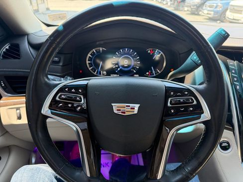 Used 2018 Cadillac Escalade ESV Luxury RWD image 14