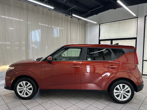 Used 2022 Kia Soul LX FWD image 10