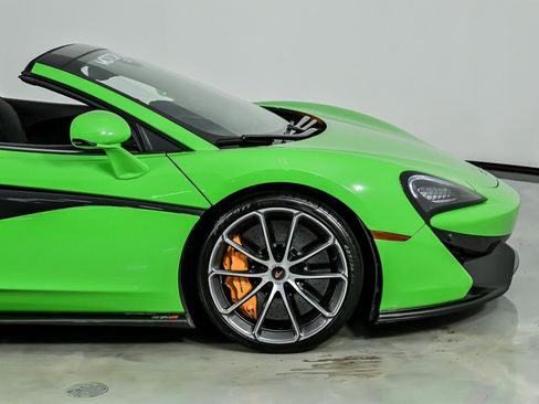 Used 2018 McLaren 570S Spider image 15