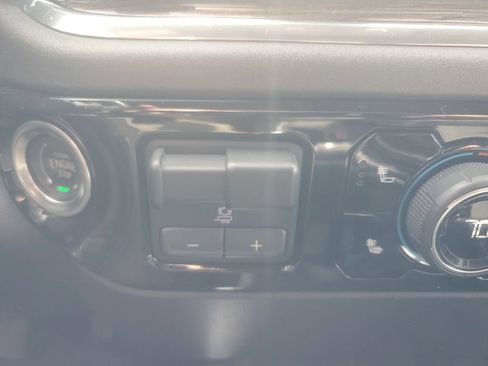 Used 2025 Chevrolet Silverado 1500 LT Trail Boss w/ Convenience Package II AWD/4WD image 29