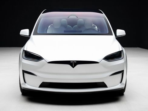 Used 2023 Tesla Model X Plaid image 7