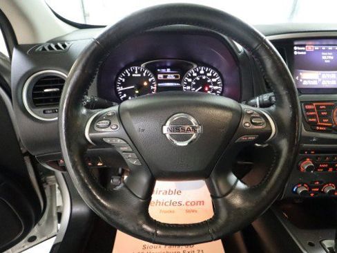 Used 2019 Nissan Pathfinder SL image 20