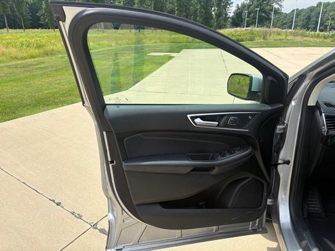 Used 2022 Ford Edge Titanium AWD/4WD image 9
