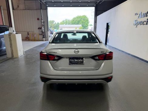Used 2023 Nissan Altima 2.5 SV FWD image 2