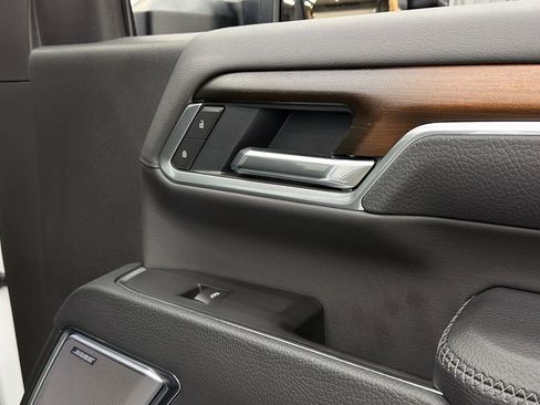 Used 2025 GMC Sierra 3500 Denali w/ Denali Reserve Package AWD/4WD image 38