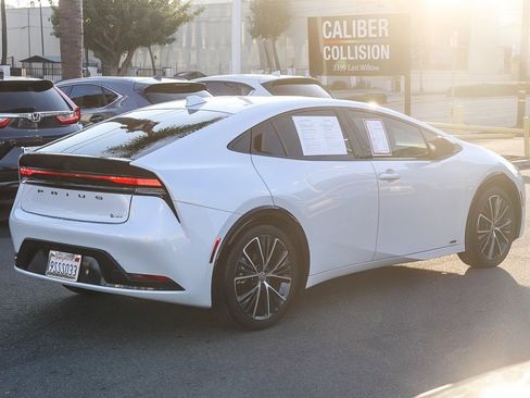 Certified 2025 Toyota Prius XLE image 7