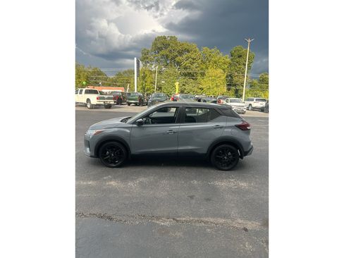 Used 2023 Nissan Kicks SV w/ Interior Electronics Package FWD image 4