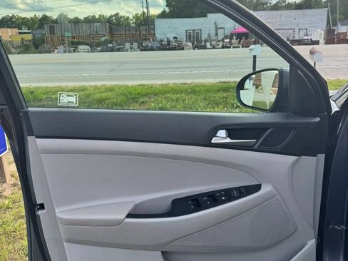Used 2019 Hyundai Tucson SE w/ Cargo Package FWD image 12
