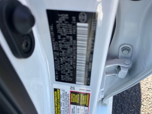 Used 2023 Toyota Camry XLE image 11