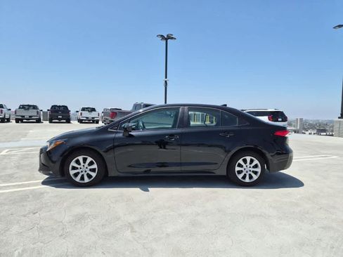 Used 2025 Toyota Corolla LE FWD image 2