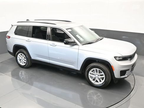 Used 2024 Jeep Grand Cherokee L Laredo image 44