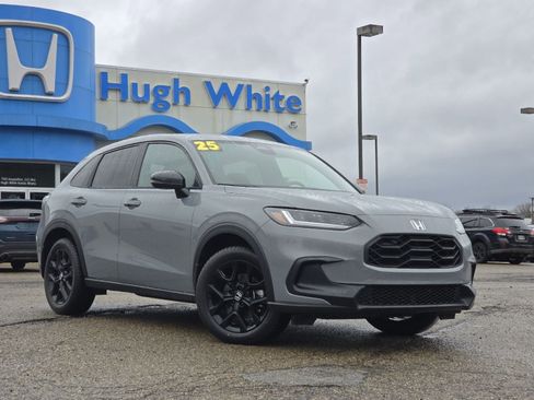 Used 2025 Honda HR-V Sport image 2