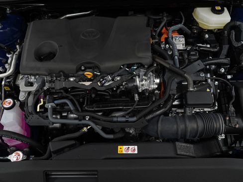 Used 2025 Toyota Camry SE image 29