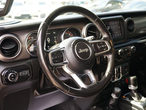 Used 2020 Jeep Gladiator Sport w/ Technology Group AWD/4WD image 13