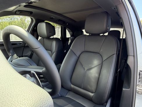 New 2026 Porsche Macan AWD/4WD image 4