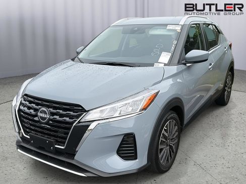Used 2023 Nissan Kicks SV FWD image 1