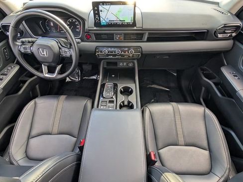 Used 2025 Honda Pilot Touring image 17