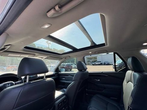 Used 2025 Honda Pilot Touring image 14