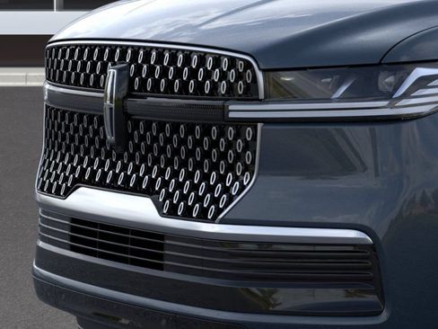 New 2026 Lincoln Navigator Premiere AWD/4WD image 17