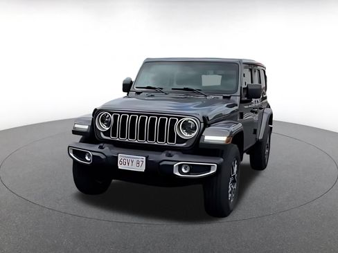 Used 2025 Jeep Wrangler Unlimited Sahara AWD/4WD image 13