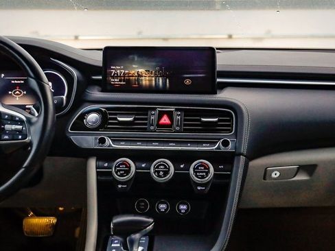 Used 2023 Genesis G70 2.0T image 14