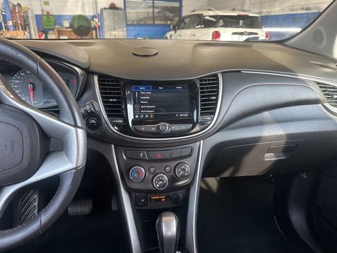 Used 2019 Chevrolet Trax LT w/ LT Convenience Package image 13