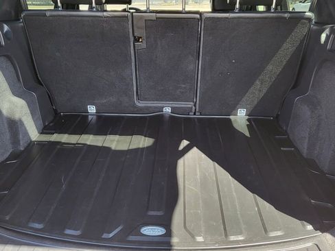 Used 2018 Land Rover Discovery Sport HSE image 12