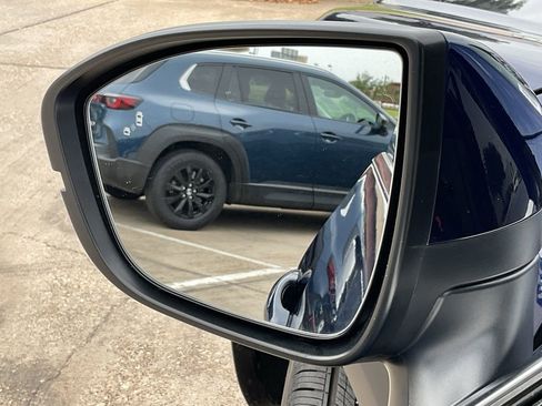 Used 2025 Nissan Pathfinder SV FWD image 11