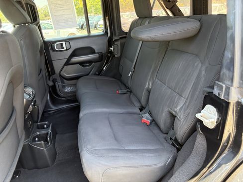 Used 2023 Jeep Wrangler Unlimited Sahara w/ Cold Weather Group AWD/4WD image 16