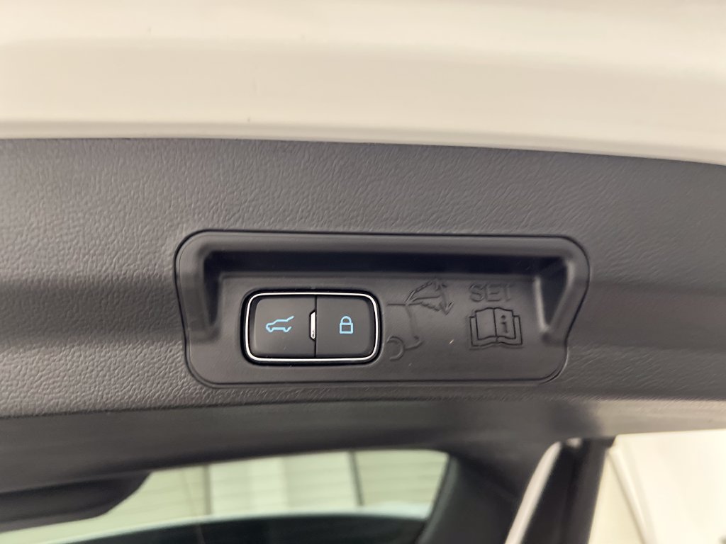 Used 2023 Ford Explorer Platinum w/ Technology Package AWD/4WD image 47