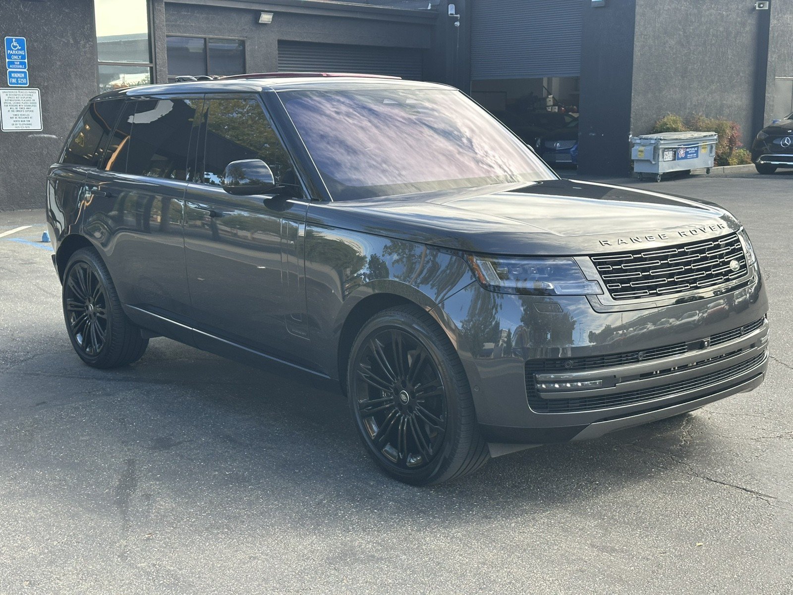 Used 2023 Land Rover Range Rover Long Wheelbase Autobiography AWD/4WD image 7
