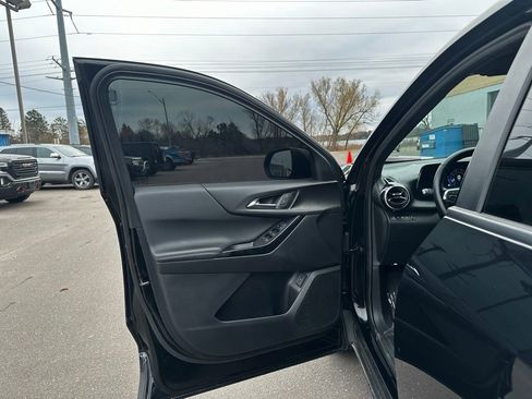 Used 2025 Chevrolet Equinox LT w/ Convenience Package II image 14