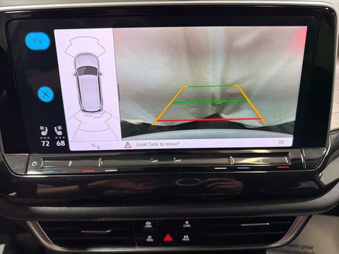 Used 2025 Volkswagen Atlas SE image 30