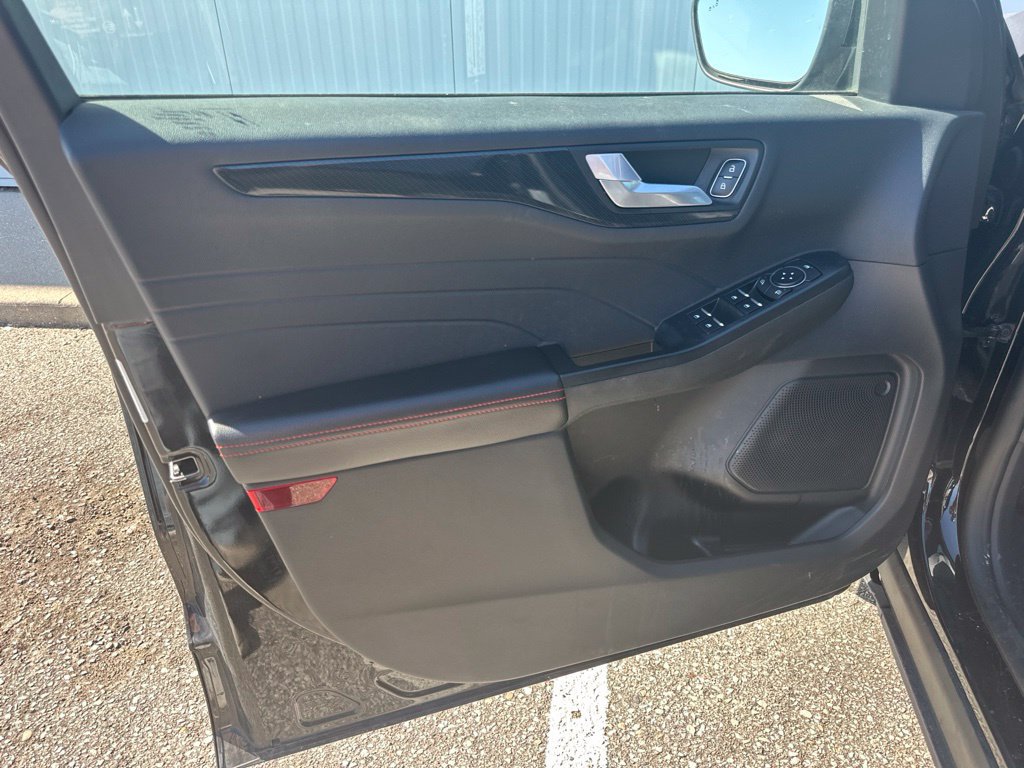 Certified 2025 Ford Escape ST-Line Select AWD/4WD image 13