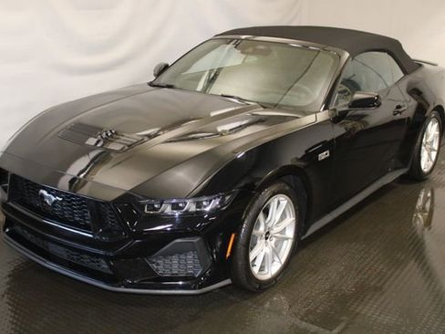 Used 2025 Ford Mustang GT Premium RWD image 4