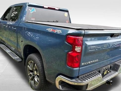 Used 2024 Chevrolet Silverado 1500 LT AWD/4WD image 3