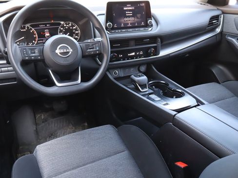 Used 2023 Nissan Rogue SV FWD image 4