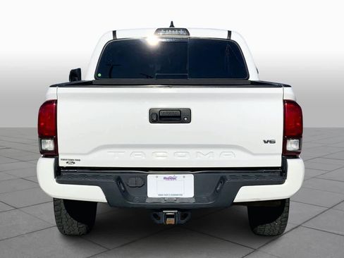 Used 2019 Toyota Tacoma TRD Sport image 4