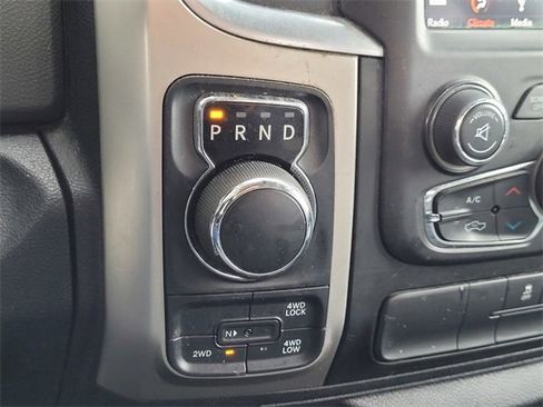 Used 2019 RAM 1500 Classic SLT w/ Luxury Group image 12