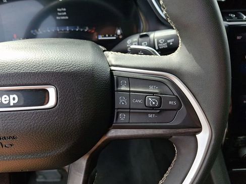 Used 2023 Jeep Grand Cherokee L Limited w/ Luxury Tech Group II image 22