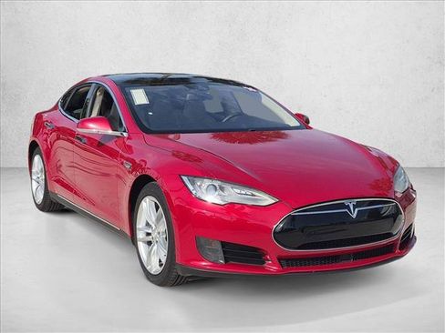 Used 2016 Tesla Model S 70 RWD image 3