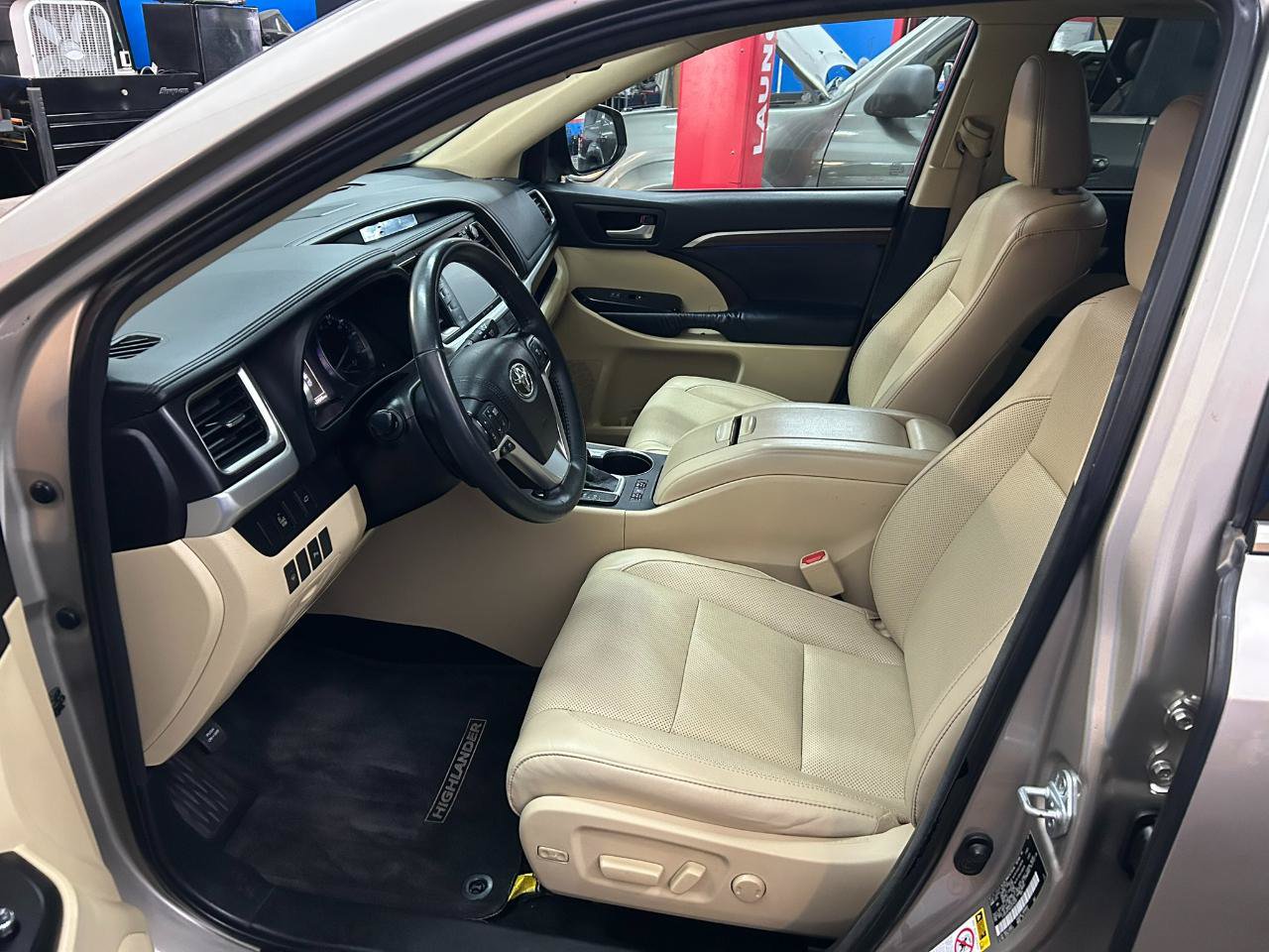 Used 2016 Toyota Highlander Limited AWD/4WD image 17