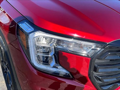 Used 2023 GMC Terrain SLE w/ Driver Convenience Package image 33