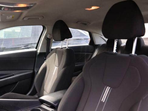 Used 2022 Hyundai Elantra SEL FWD image 7