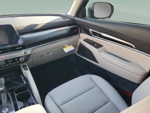 New 2025 Kia Telluride S image 12