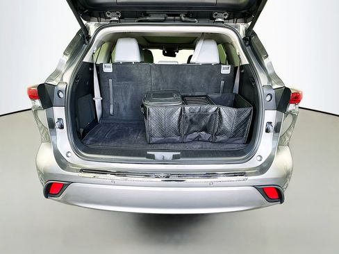 Certified 2025 Toyota Highlander Platinum AWD/4WD image 27