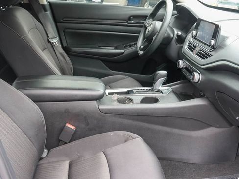 Used 2024 Nissan Altima 2.5 S FWD image 9