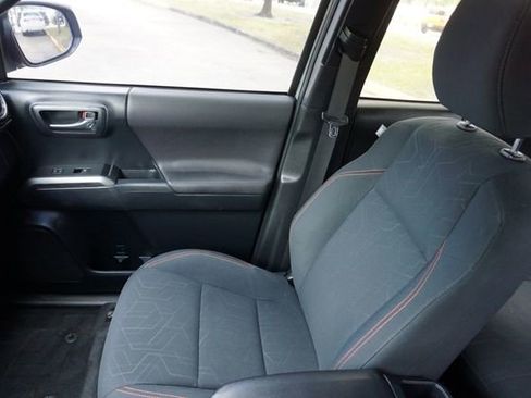 Used 2019 Toyota Tacoma TRD Sport image 30