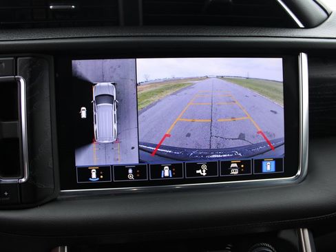 Used 2021 GMC Yukon Denali image 32