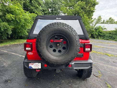 Used 2018 Jeep Wrangler Unlimited Rubicon AWD/4WD image 3